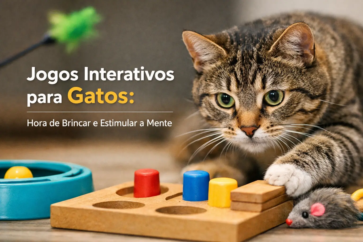 Gato brincando com quebra-cabeça de madeira interativo